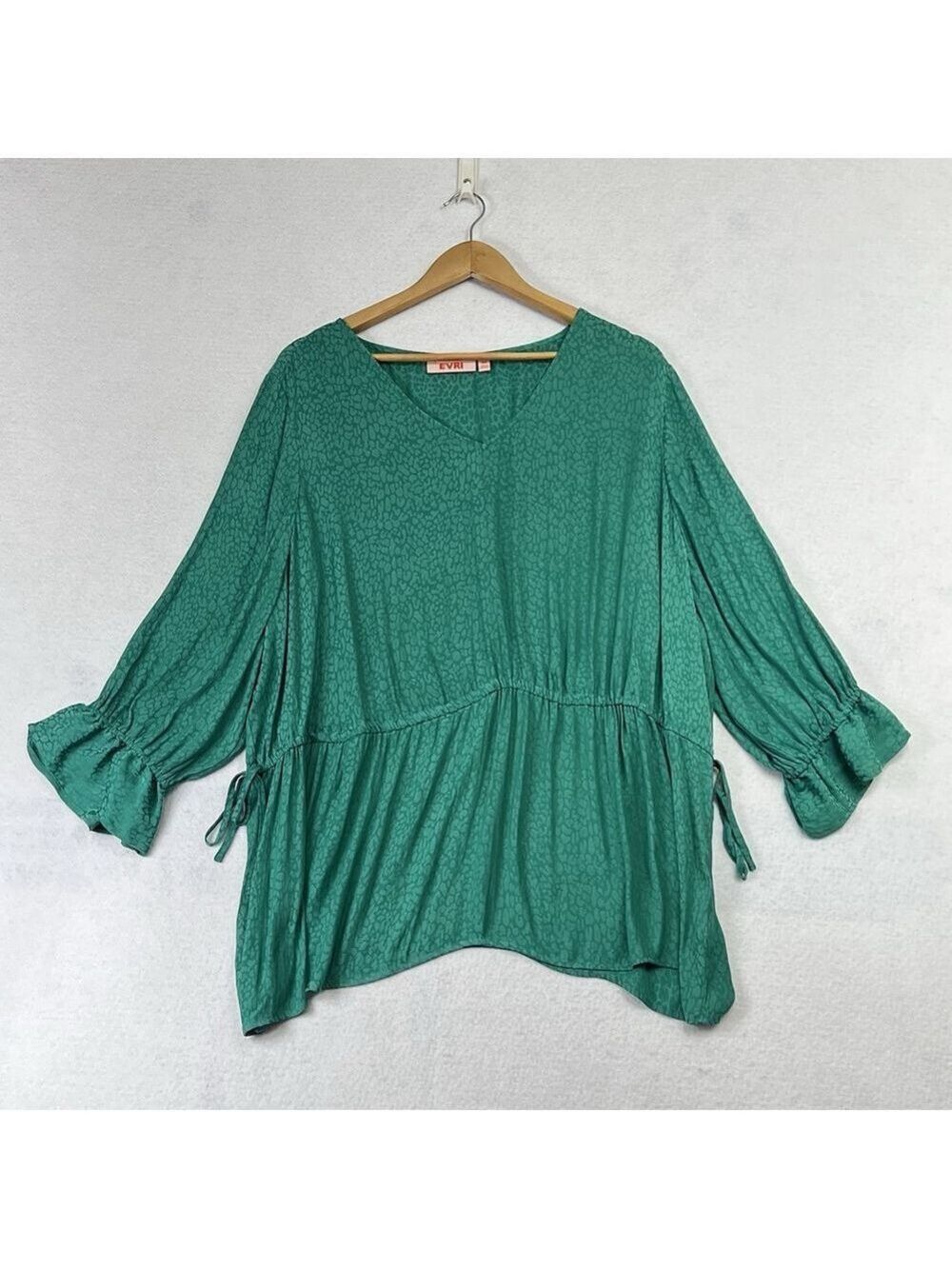Evri Blouse Green Cheetah Animal Print Size 3X Women 3/4 Sleeves Relaxed Fit